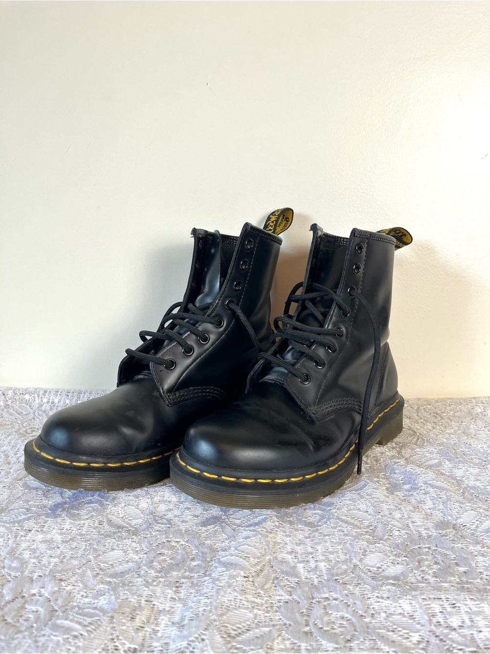 Dr Martens Airwair w Bouncing Soles Lace Up Boots 6